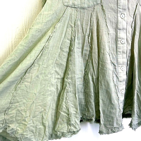 Free People - Light Green Button Down Raw Hemline Flowy Blouse Size Small - Picture 5 of 11